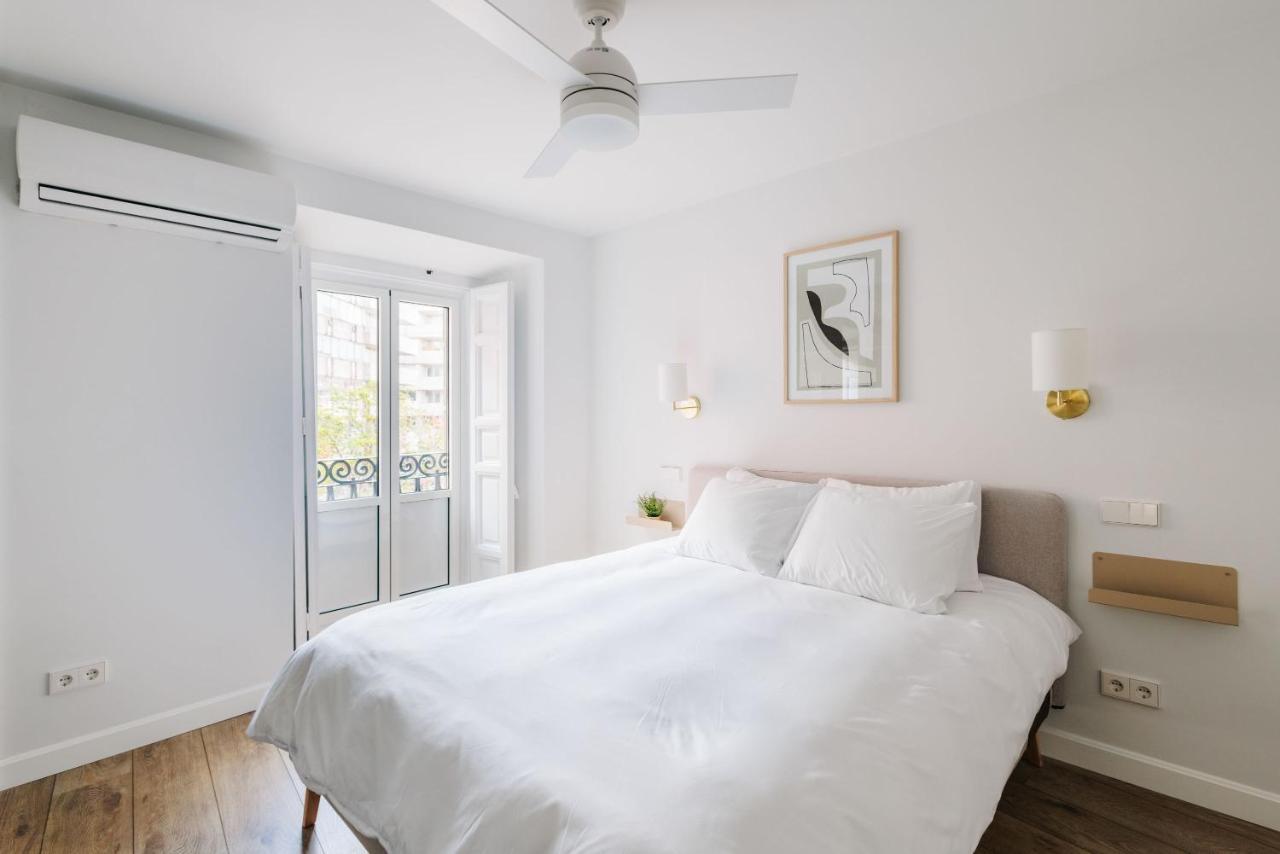 Beautiful Apartment In The Heart Of マドリード エクステリア 写真