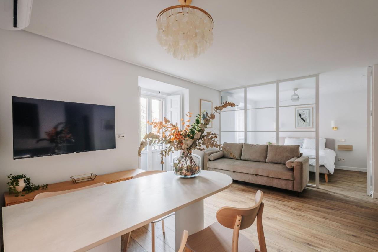 Beautiful Apartment In The Heart Of マドリード エクステリア 写真